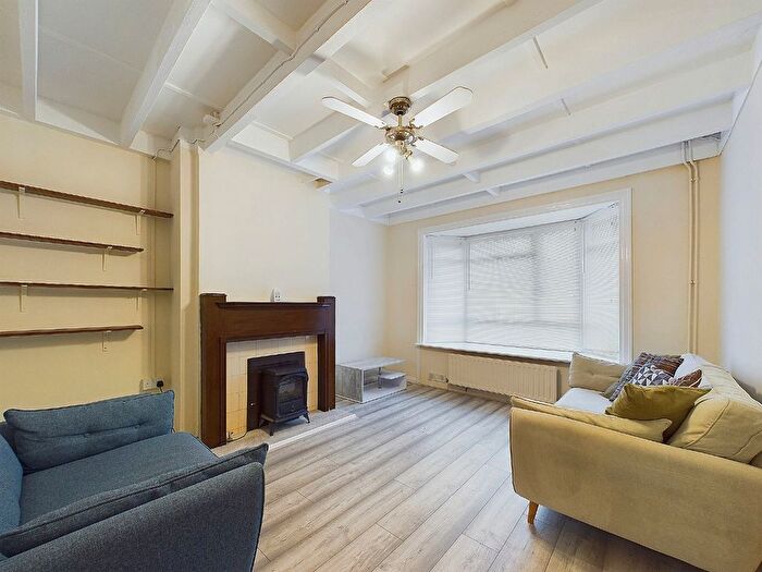 3 Bedroom Semi-Detached House To Rent In Kingsholm Gardens, London, Greater London, SE9