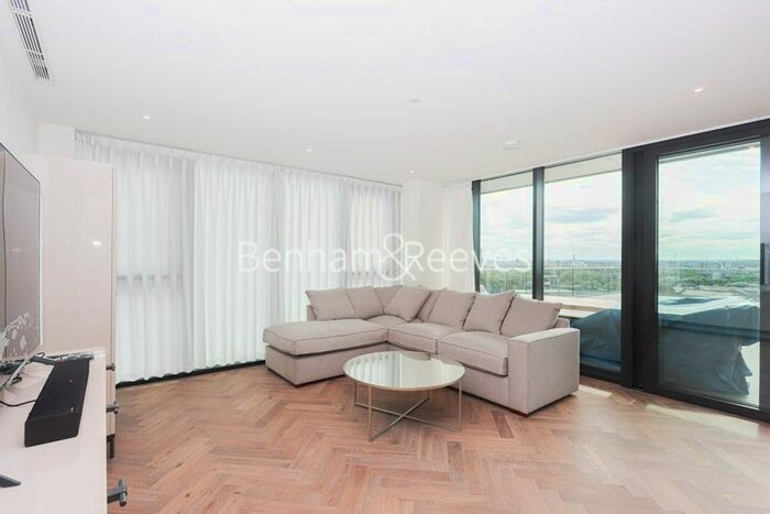 3 Bedroom Flat To Rent In Merino Gardens, London, E1W