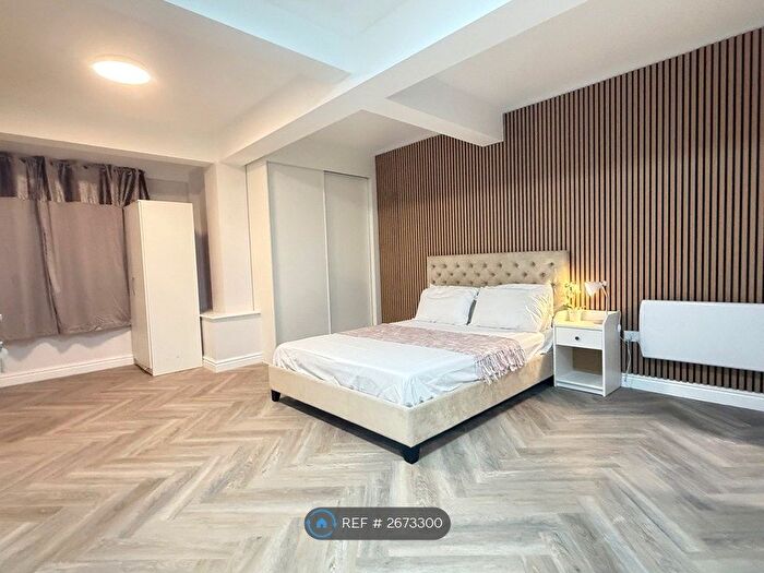 3 Bedroom Flat To Rent In Tuscany House, Manchester, M1