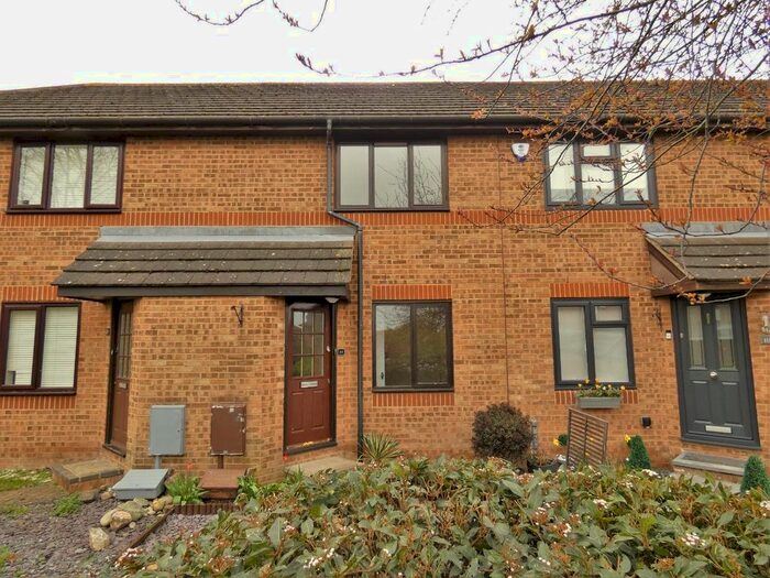 2 Bedroom Property To Rent In Hayes Road, Greenhithe, DA9