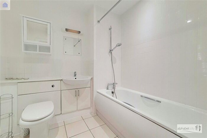 1 Bedroom Flat To Rent In Explorers Court, Newport Avenue, London, E14