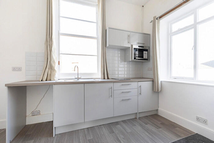 Apartment To Rent In Lansdown Place, Cheltenham, GL50