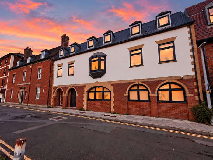 2 Bedroom Flat To Rent In The Square, Old Town, SN1