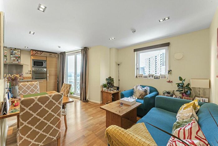 2 Bedroom Apartment To Rent In Limeharbour, London, E14