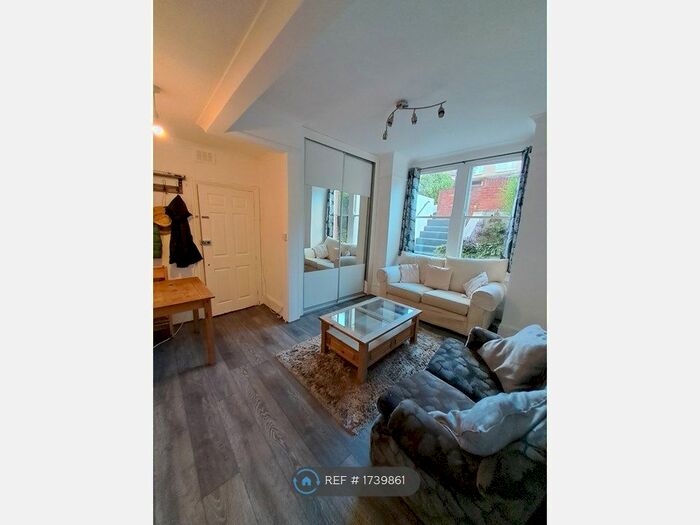 1 Bedroom Flat To Rent In Streatham Hill, London, SW16