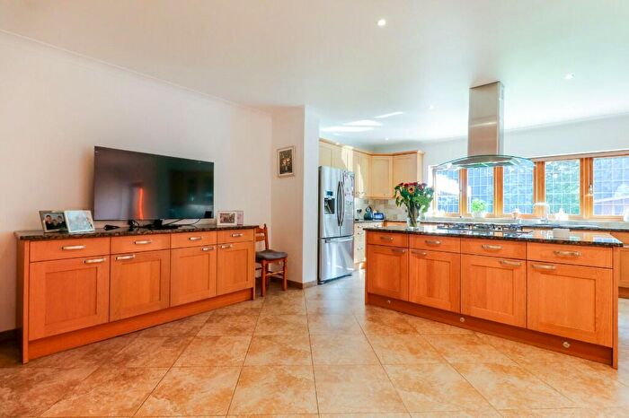5 Bedroom Detached House For Sale In High Road, Broxbourne, Hertfordshire, EN10