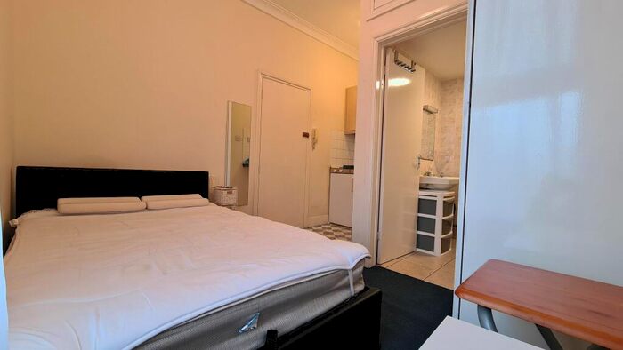 Studio To Rent In Villiers Road Willesden Green, NW2