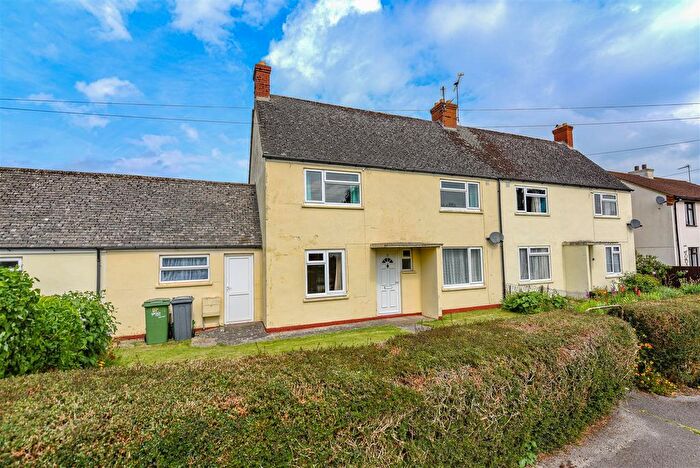 3 Bedroom Semi-detached House For Sale In Draycott Crescent, Cam, Dursley, GL11