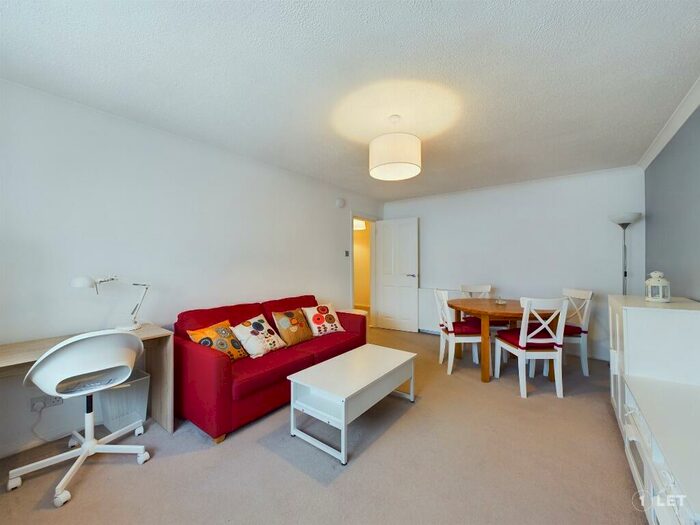 1 Bedroom Flat To Rent In Lanark Road, Juniper Green, Edinburgh, EH14