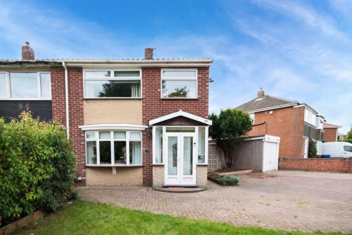 3 Bedroom Semi-Detached House For Sale In Stapleton Road, Warmsworth, Doncaster, DN4