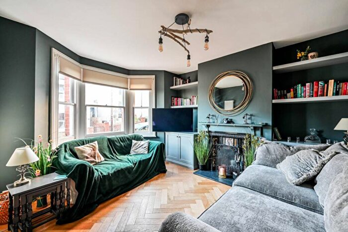 3 Bedroom Semi Detached House For Sale In Cheselden Road, Guildford, GU1