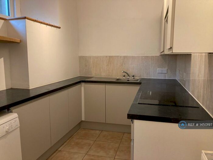 3 Bedroom Flat To Rent In Redland Grove, Bristol, BS6