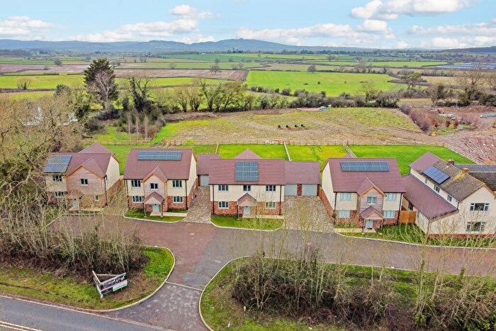 5 Bedroom Detached House For Sale In Main Road, Gloucester, GL2