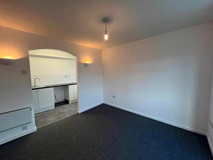 1 Bedroom Flat To Rent In Glenbrook Drive, Barry, CF63