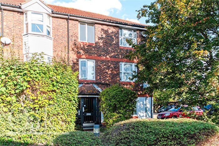 2 Bedroom Flat To Rent In Fiveacre Close, Thorton Heath, CR7