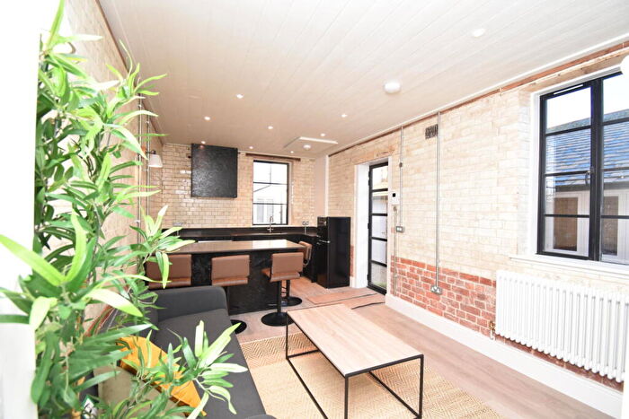 1 Bedroom Cottage To Rent In Dollar Street, Cirencester, GL7