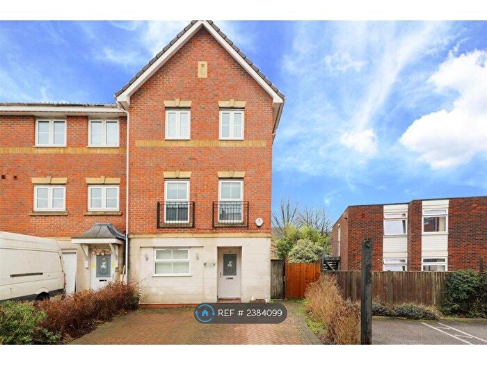 4 Bedroom End Of Terrace House To Rent In Crispin Way, Uxbridge, UB8