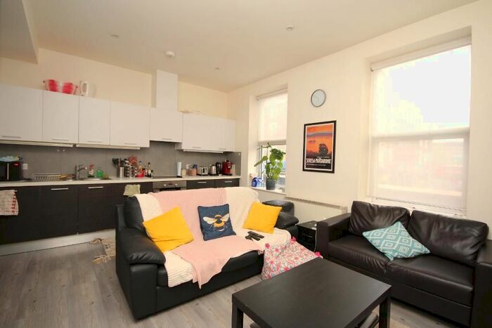 2 Bedroom Flat To Rent In Seven Sisters Road, Finsbury Park, London, N4