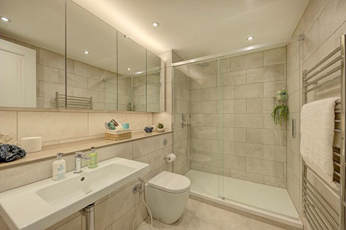 2 Bedroom Flat To Rent In Edbury Street, London, SW1W