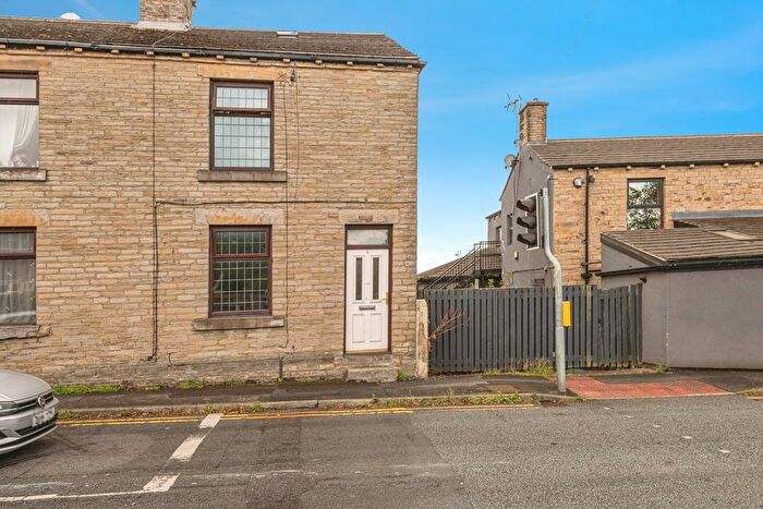 2 Bedroom Terraced House For Sale In Norristhorpe Lane, Liversedge, WF15