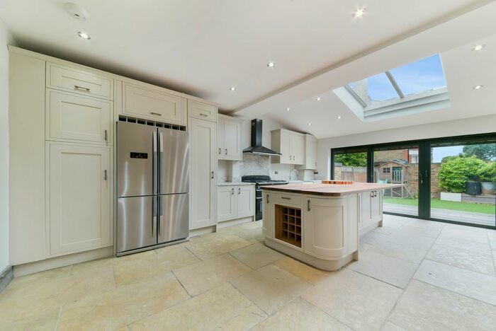 4 Bedroom Property To Rent In Lavenham Road, London, SW18