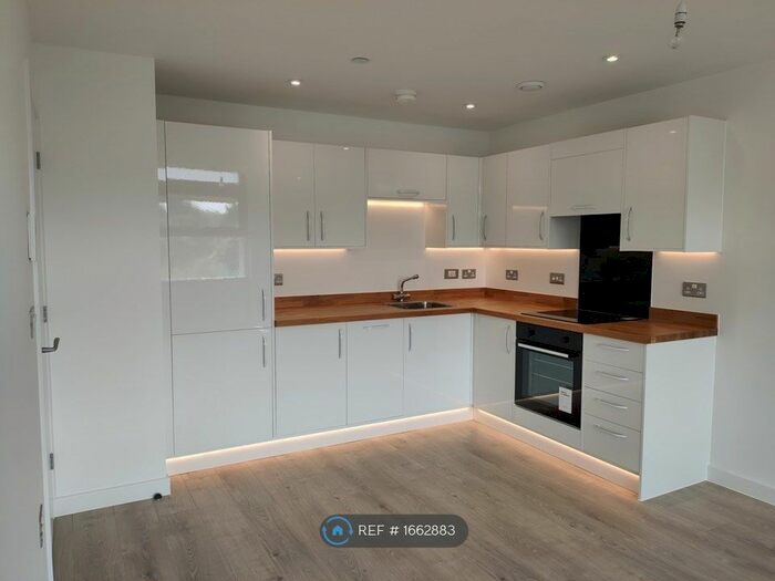 2 Bedroom Flat To Rent In Edinburgh House, Harlow, CM20