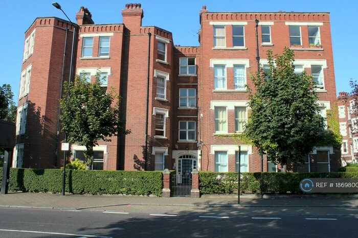 2 Bedroom Flat To Rent In Hayes Court, London, SE5