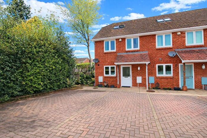 3 Bedroom End Of Terrace House For Sale In Lelant Drive, Four Marks, Alton, Hampshire, GU34