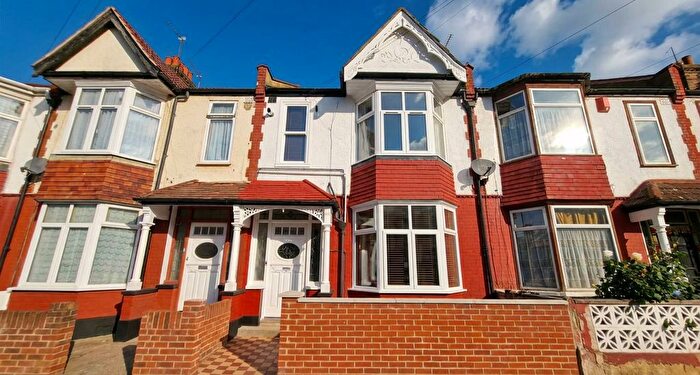 1 Bedroom Terraced House For Sale In Westbury Road, Wembley, HA0