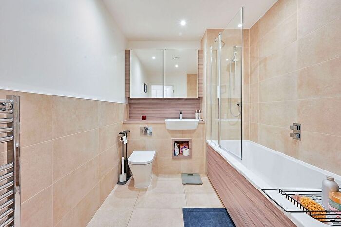 2 Bedroom Flat For Sale In Howell Court, Acton, London, W3