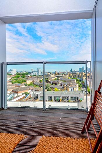 2 Bedroom Flat To Rent In Dancers Way, Deptford, London, SE8