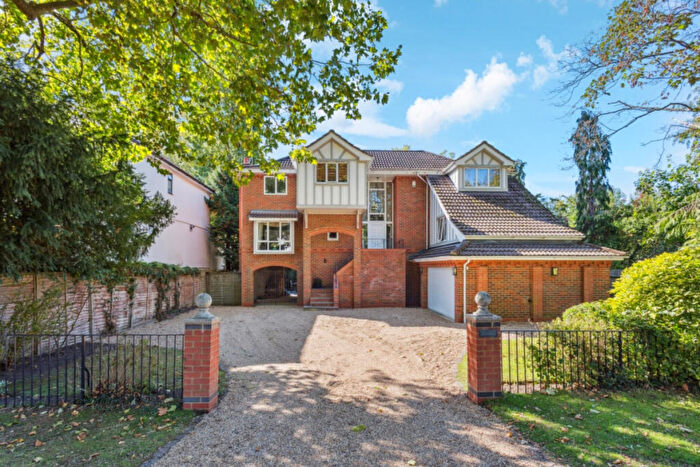 4 Bedroom Detached House For Sale In Woodhurst Road, Maidenhead, SL6