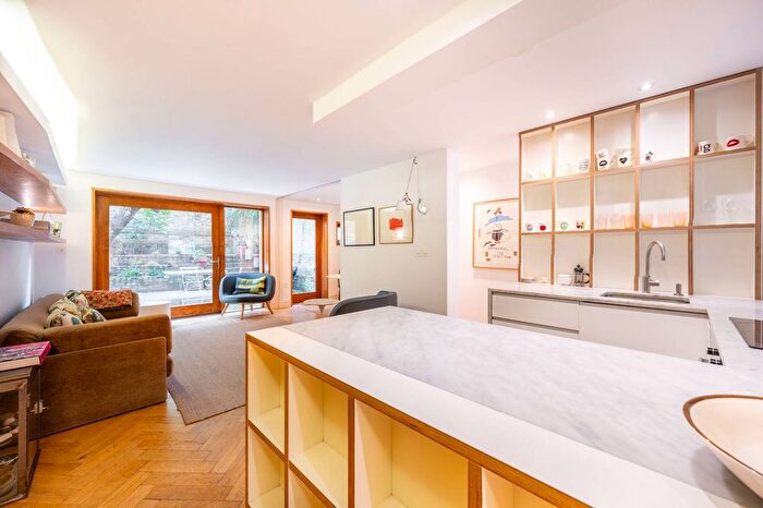 2 Bedroom Flat To Rent In St Lawrence Terrace, North Kensington, London, W10