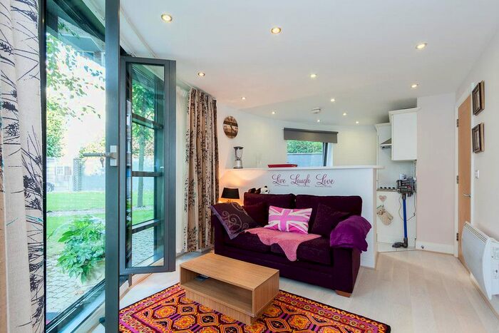 1 Bedroom Flat To Rent In Montaigne Close, London, SW1P