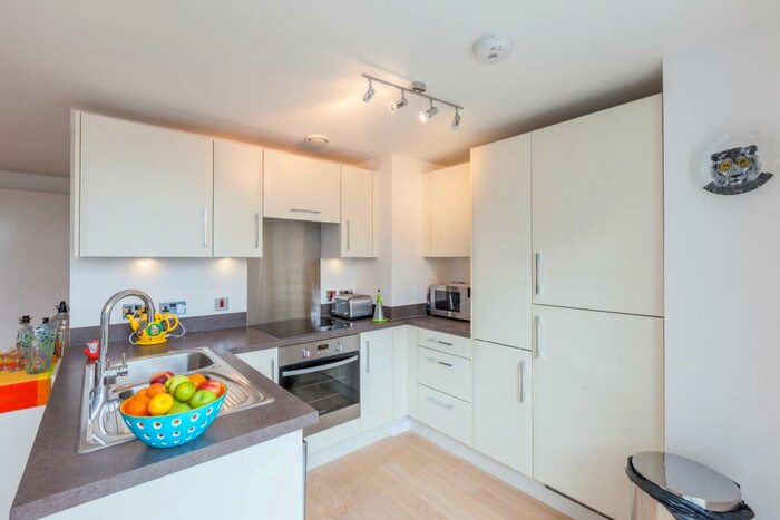 2 Bedroom Flat To Rent In Britannia Walk, Old Street, London, N1