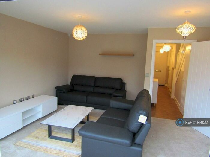 4 Bedroom Semi-Detached House To Rent In Winstanley Road, Manchester, M40