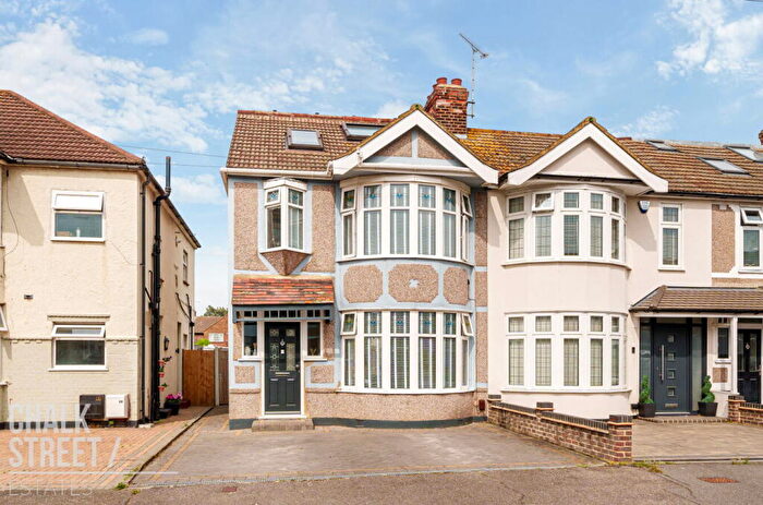 4 Bedroom End Of Terrace House For Sale In Cedar Road, Hornchurch, RM12