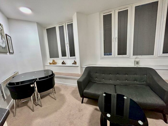 2 Bedroom Apartment To Rent In Hounds Gate House, NG1