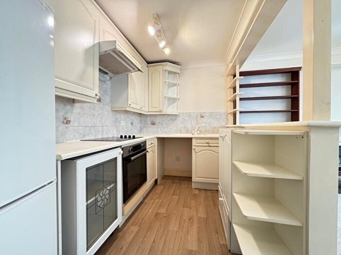 1 Bedroom Flat For Sale In Crouch Road, Burnham-on-Crouch, CM0