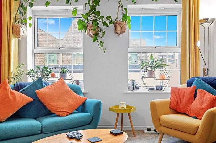 2 Bedroom Flat For Sale In Chase Court Gardens, Southchurch Village, Southend-On-Sea, Essex, SS1