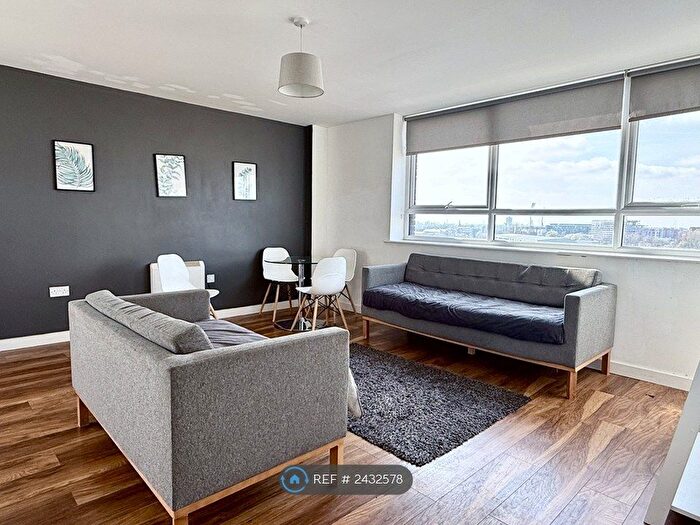 2 Bedroom Flat To Rent In Grove House, Manchester, M16