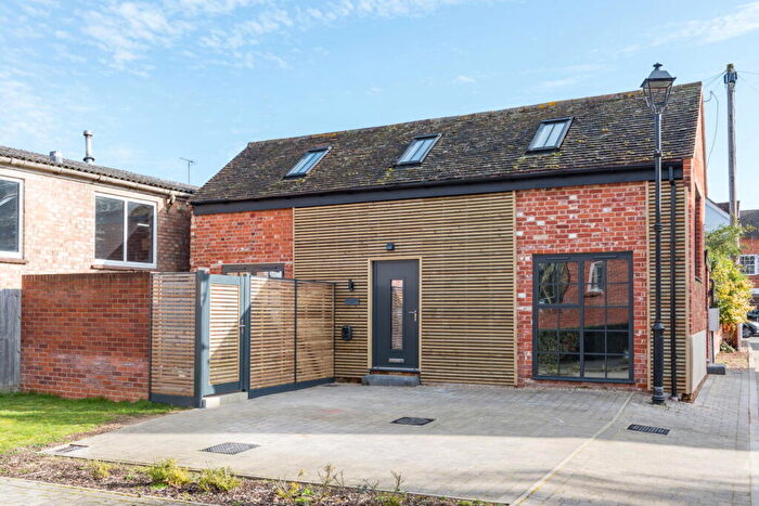 2 Bedroom Barn Conversion For Sale In Manor Gardens Barn, Hadleigh, IP7