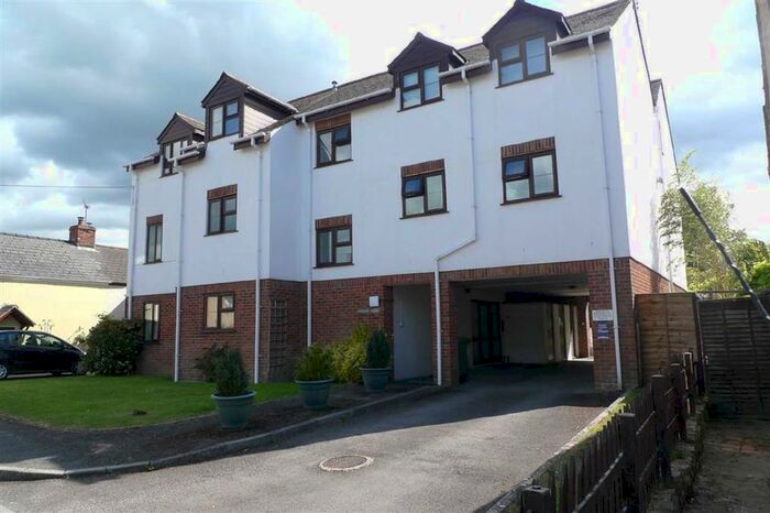 2 Bedroom Flat To Rent In Rowley, Cam, Dursley GL11