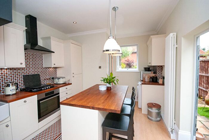 2 Bedroom Flat To Rent In Avenue Terrace, Westcliff-On-Sea, SS0