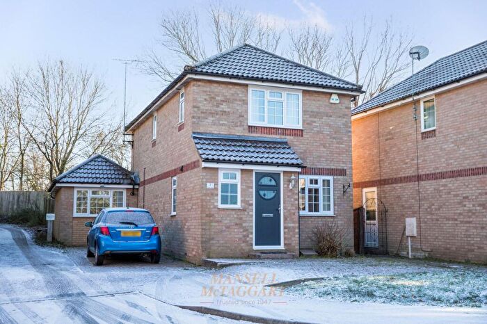 3 Bedroom Detached House For Sale In Tinsley Close, Crawley, RH10