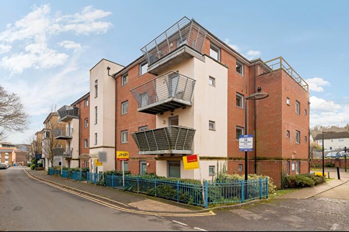 2 Bedroom Flat For Sale In High Wycombe, Buckinghamshire, HP11