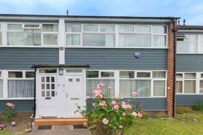 2 Bedroom Flat To Rent In High Moor Court, Leeds, LS17