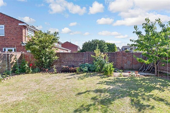 3 Bedroom Semi-detached House For Sale In Blackmanstone Way, Maidstone, Kent, ME16