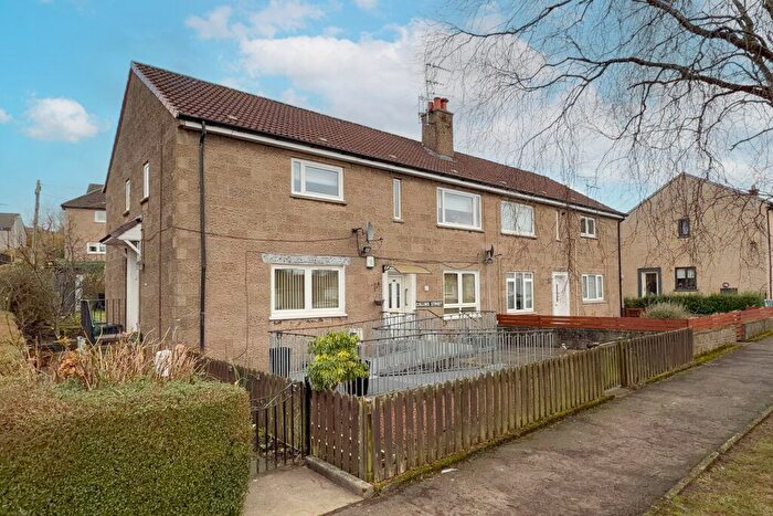 3 Bedroom Flat For Sale In Collins Street, Faifley, G81