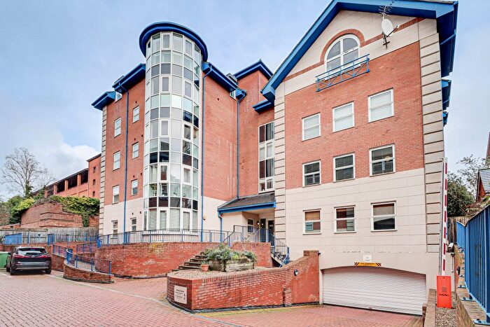 2 Bedroom Flat For Sale In London Road, St. Albans, Hertfordshire, AL1
